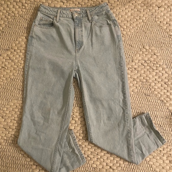 Guess MOM jean, super cute! Great condition, barely worn - Picture 1 of 1